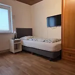 Apartmaji Pri Kokolu Pensionat