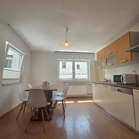 Apartmaji Pri Kokolu