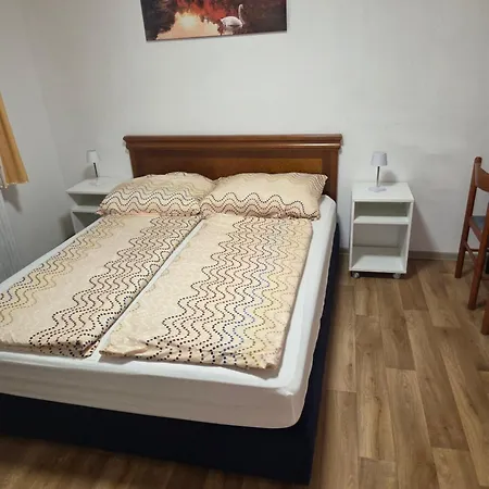 Apartmaji Pri Kokolu 3* 블레드