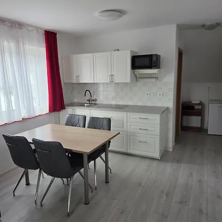 Apartmaji Pri Kokolu 3* Bled