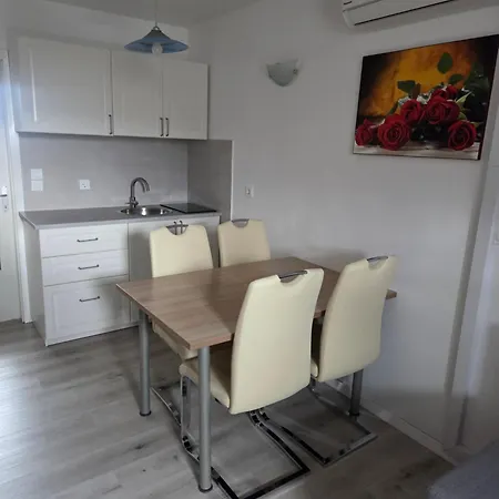Πανσιόν Apartmaji Pri Kokolu 3*