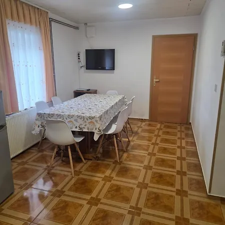 Πανσιόν Apartmaji Pri Kokolu 3*