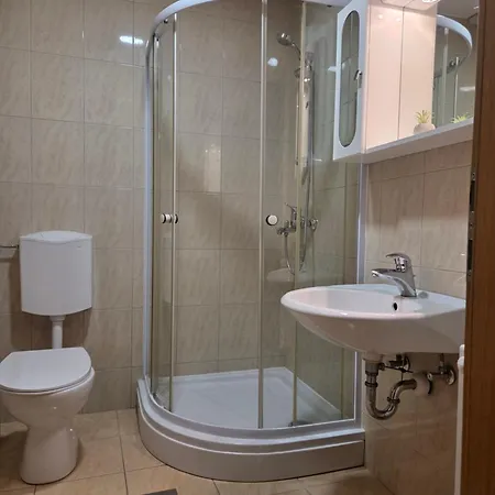 Apartmaji Pri Kokolu 3*