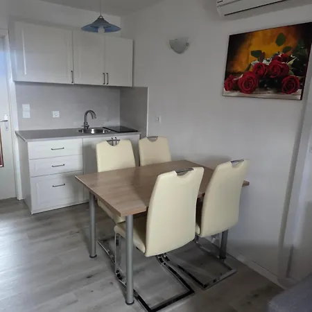 Apartmaji Pri Kokolu