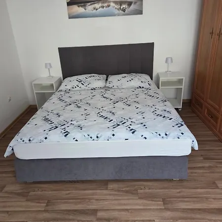 Apartmaji Pri Kokolu 3*
