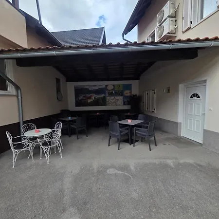 Πανσιόν Apartmaji Pri Kokolu 3*