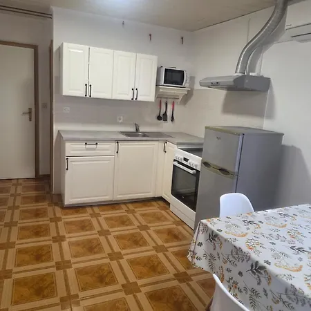 Πανσιόν Apartmaji Pri Kokolu 3*
