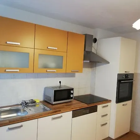 Guest house Apartmaji Pri Kokolu Bled