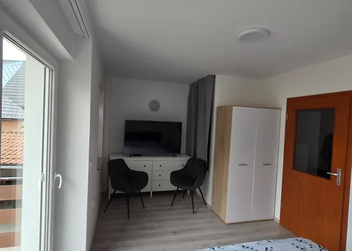Apartmaji Pri Kokolu 3* Bled