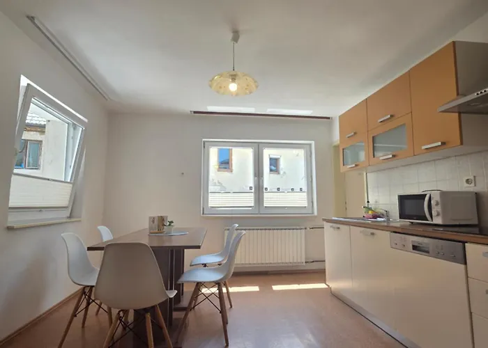 Apartmaji Pri Kokolu