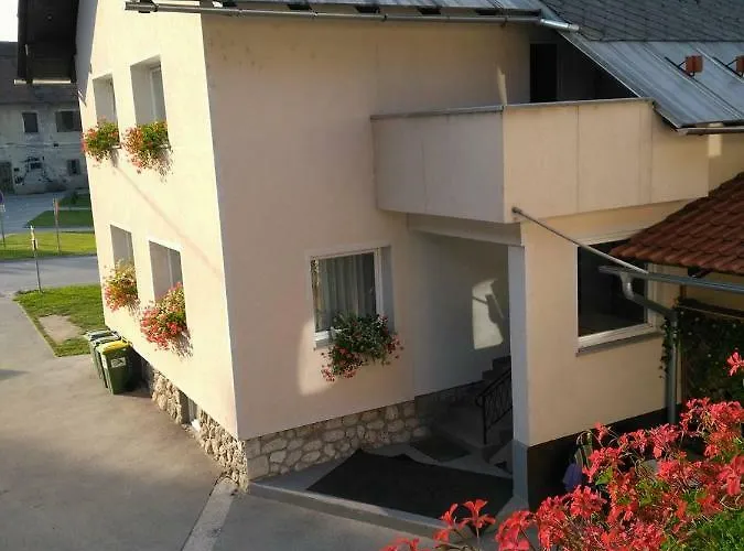 Gæstehus Apartmaji Pri Kokolu