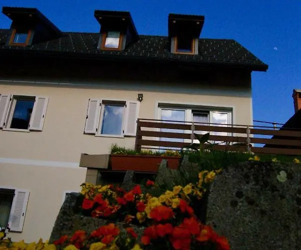 Gæstehus Apartmaji Pri Kokolu